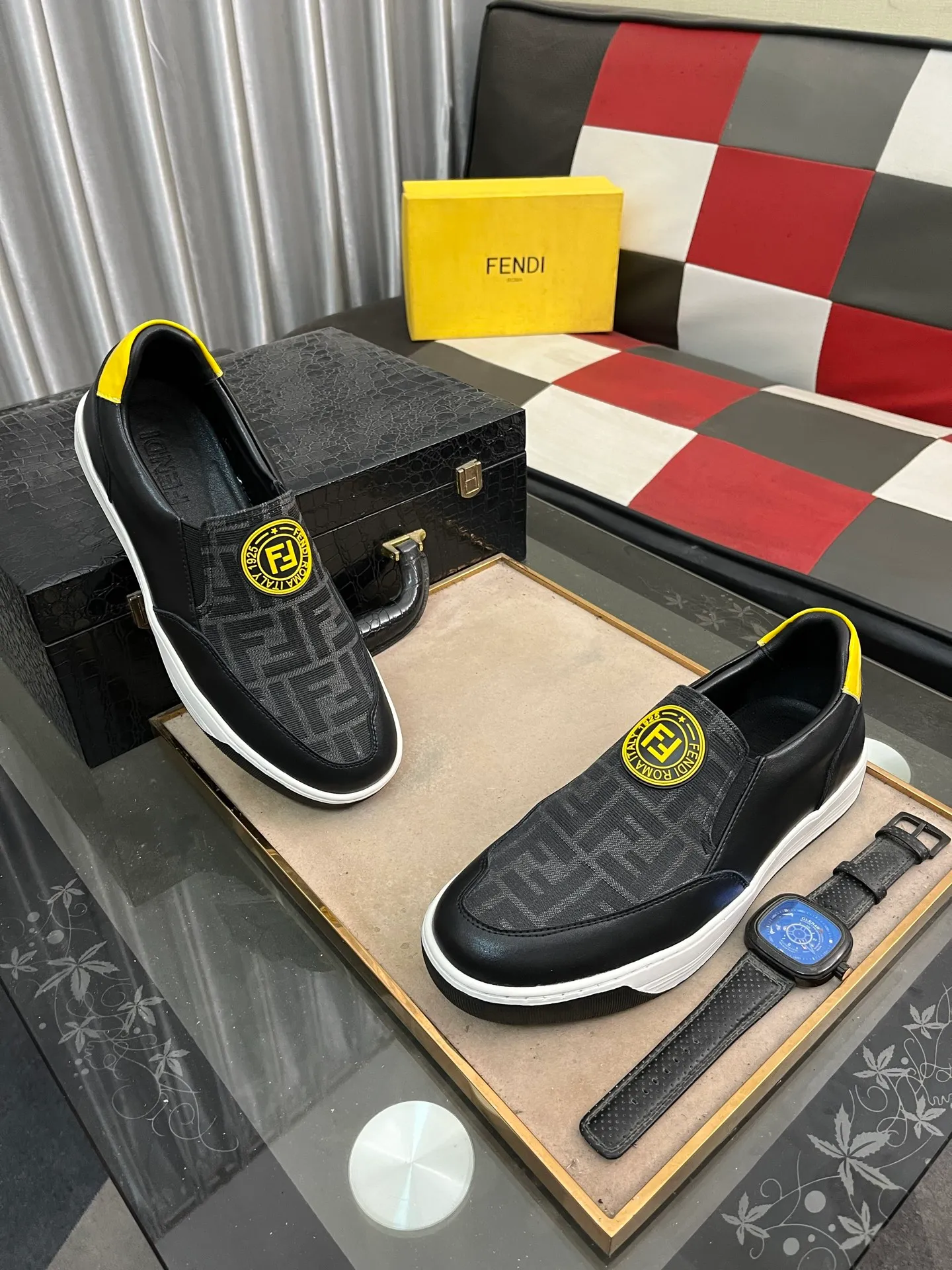 Men's Men's Shoes💰420⌚️⌚️[Fendi] Fendi's latest casual shoes for men! Available at counters simultaneously! Made entirely of imported top-grain calfskin, the interior is made of top-grain water-dyed cowhide, and the original factory-supplied rubber outsole. Leading new fashion concepts. Matching code: 38-442️⃣Colors available